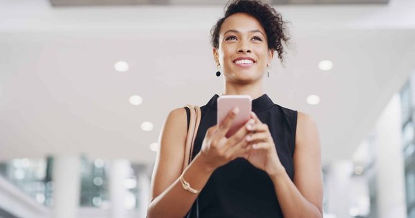 Quelles sont les stratégies de communication les plus adaptées pour le lancement d'un produit pharmaceutique ?