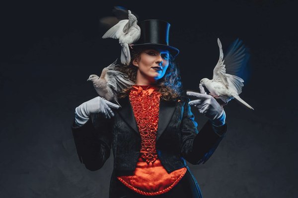 Magicien à lyon : hugo marceau, l'artiste de vos événements